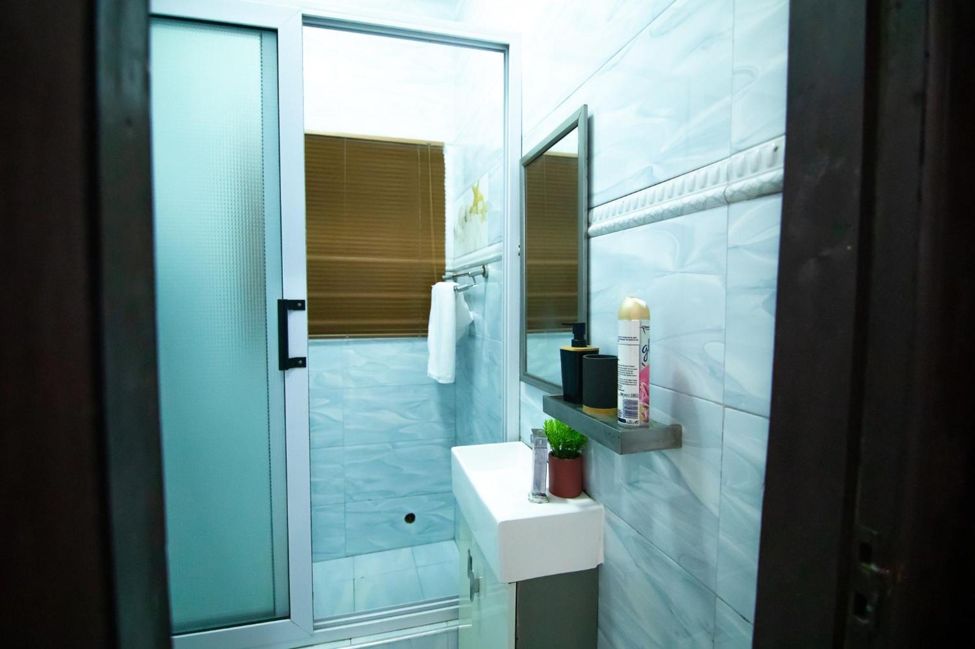 Stylish East Legon Apartment - Ac, Wi-Fi, Netflix Accra Bagian luar foto